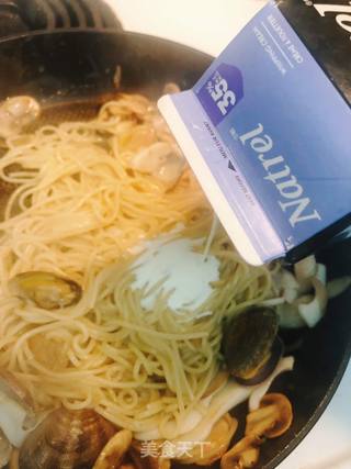 白酱海鲜意大利面的做法步骤:6