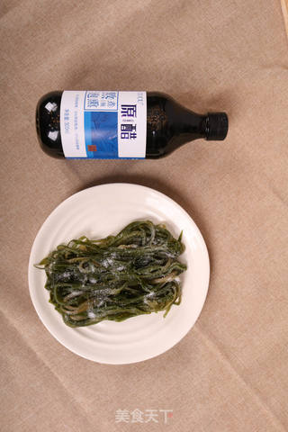 醋泡海带——拯救夏日没食欲的你的做法步骤:1