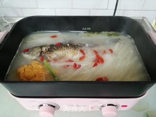 萝卜枸杞鲫鱼汤的做法步骤:8