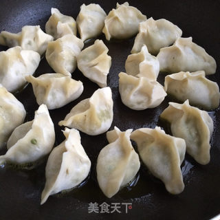 芹菜煎饺的做法步骤:6