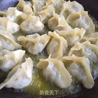 芹菜煎饺的做法步骤:7