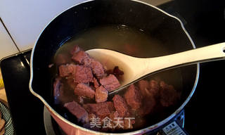 盖浇饭下饭菜咖喱牛肉的做法步骤：2