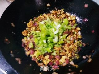 鸡蛋酱油炒饭的做法步骤:8