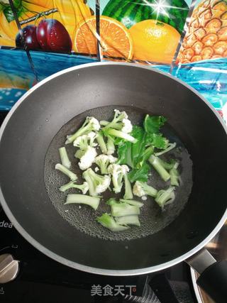 油泼菜花的做法步骤:2