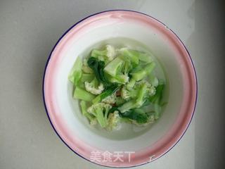 油泼菜花的做法步骤:3
