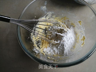金酥粒蓝莓爆浆蛋糕的做法步骤:2