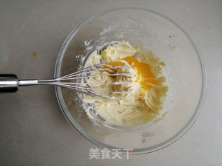 金酥粒蓝莓爆浆蛋糕的做法步骤:3