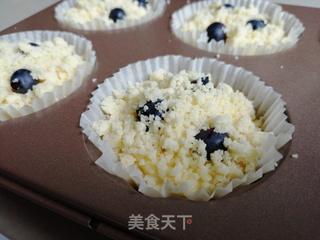 金酥粒蓝莓爆浆蛋糕的做法步骤:9