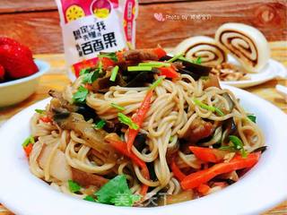 茄子胡萝卜炒面的做法步骤:14