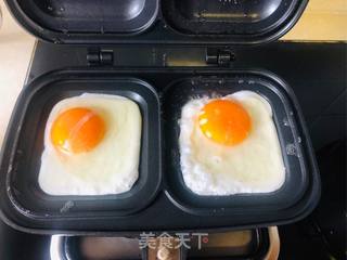 鸡蛋三明治+香蕉鱼的做法步骤：2