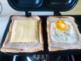 鸡蛋三明治+香蕉鱼的做法步骤:6