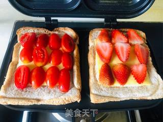 鸡蛋三明治+香蕉鱼的做法步骤:7