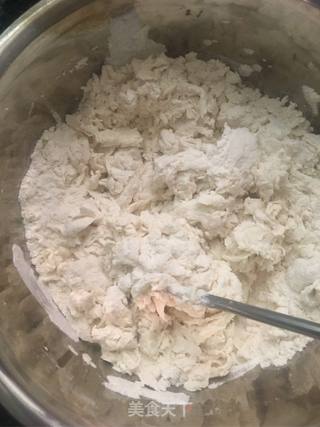 韭菜虾仁肉馅包子的做法步骤:2