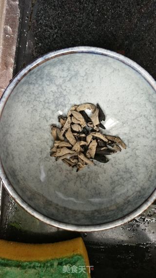 凉拌海带木耳的做法步骤:2