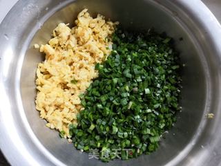 发面韭菜鹅蛋馅饼的做法步骤:8