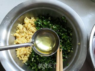 发面韭菜鹅蛋馅饼的做法步骤:9