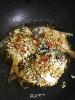 蒜蓉焖䲝鱼的做法步骤:8