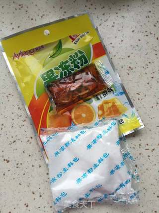 缤纷水果果冻的做法步骤:3