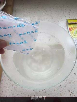 缤纷水果果冻的做法步骤:4
