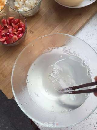 缤纷水果果冻的做法步骤:5