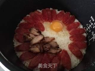 腊肠煲仔饭(电饭煲版)的做法步骤：5