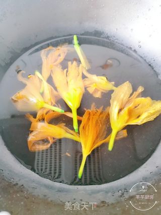 新鲜黄花菜的做法步骤:3