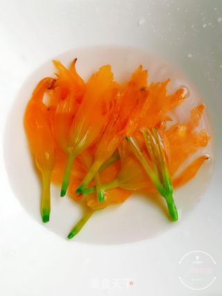 新鲜黄花菜的做法步骤:5