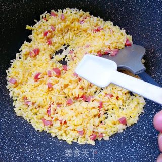 黄金炒饭的做法步骤:8