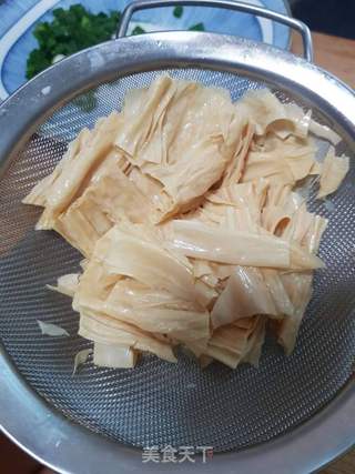 黄豆酱拌腐竹的做法步骤：4