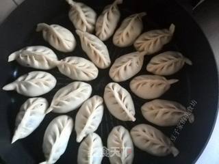 煎冰花饺子的做法步骤:7