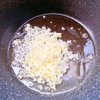 蒜蓉金针菇的做法步骤:4