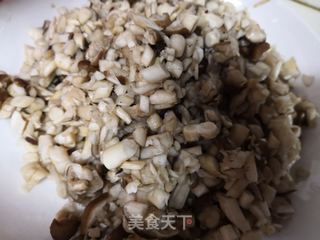 茶树菇鲜虾小馄饨的做法步骤：1