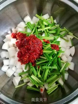 韩式萝卜泡菜(辣椒酱版)的做法步骤:4