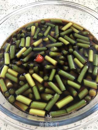 腌蒜苔的做法步骤:6