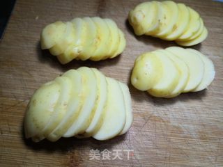 鲜土豆面的做法步骤:2