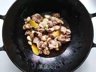 三杯鸡的做法步骤:7
