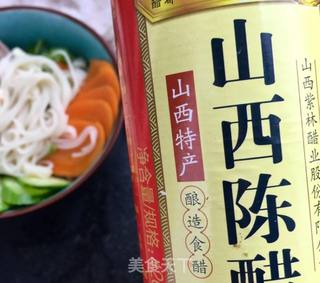 “懒人餐”煮肉时蔬酸辣汤面的做法步骤：11