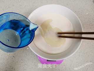 这款包子不用发面也能做,皮薄劲道还爽滑的做法步骤:3
