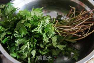 小叶山芹菜猪肉馅水饺的做法步骤:4