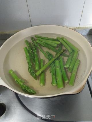 番茄酱拌芦笋的做法步骤:5