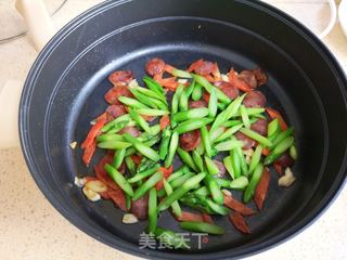 腊肠芦笋炒鸭蛋的做法步骤:9
