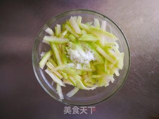 凉拌西瓜皮的做法步骤:2