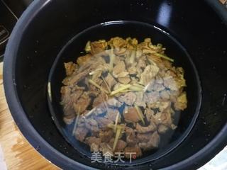 番茄炖牛腩的做法步骤:4
