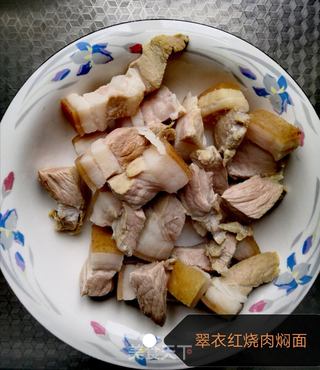 翠衣红烧肉焖面的做法步骤:5