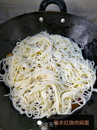 翠衣红烧肉焖面的做法步骤:14