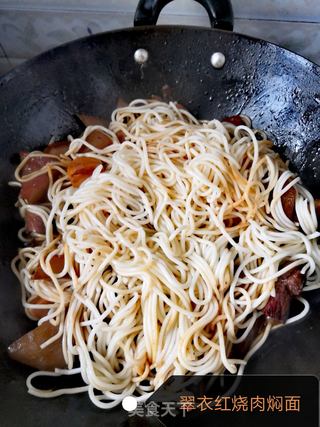 翠衣红烧肉焖面的做法步骤:15