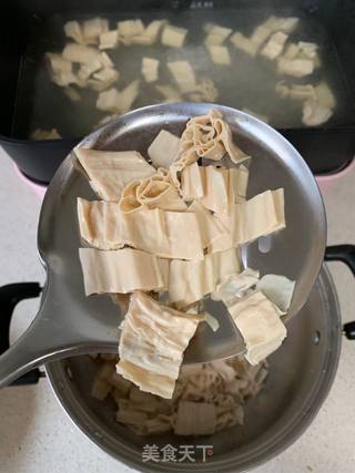 酸辣开胃凉拌腐竹的做法步骤:2