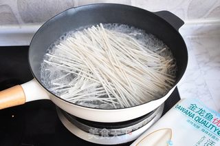 酸辣汤面的做法步骤:3