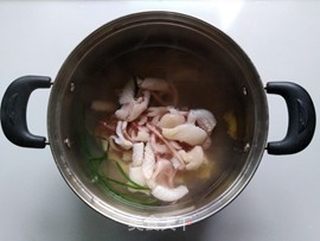白灼鱿鱼的做法步骤:6