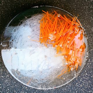 懒人餐菠菜拌粉丝的做法步骤:5